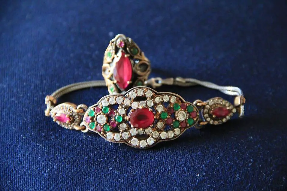 Ring und Armband Set aus 925 Silber, mit Rubin und Smaragd