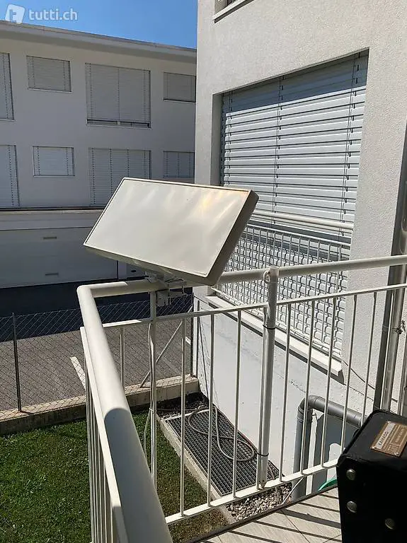 Vendo antenna parabolica piatta (ok per Sky)