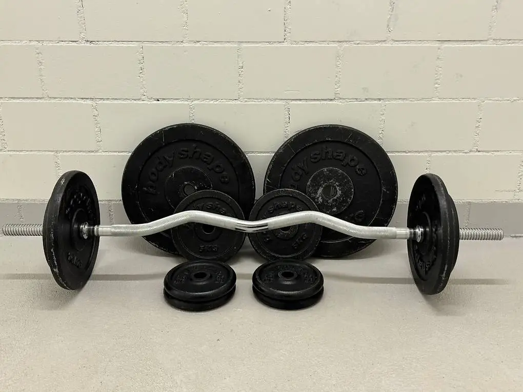 Langhantel mit Gewichten