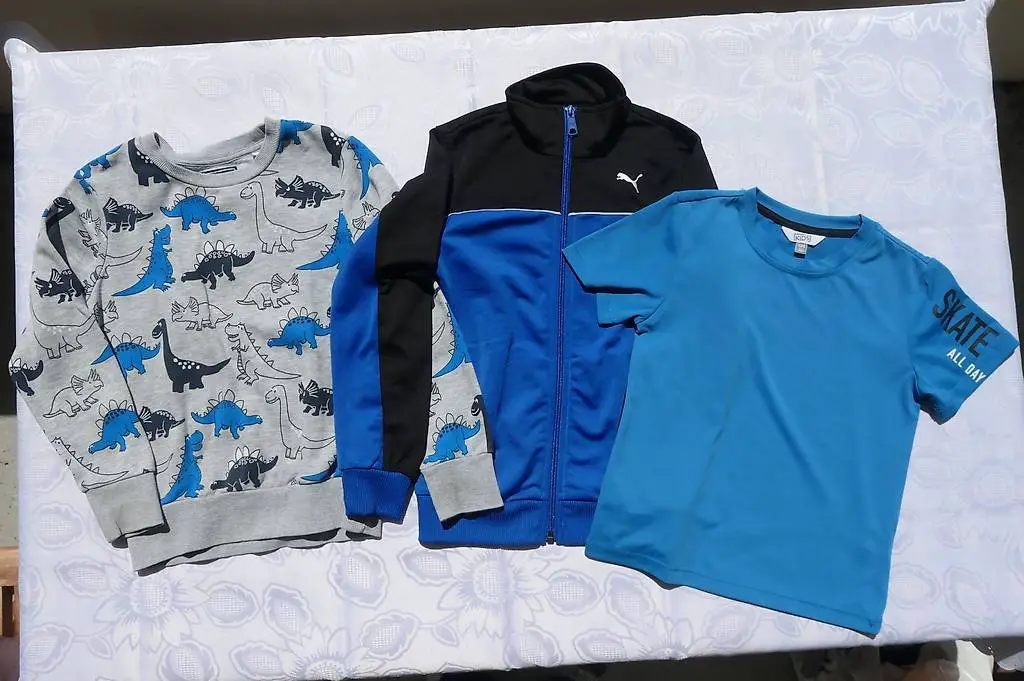 Gr. 128: Pullover / Trainerjacke / Turn T-Shirt, Junge