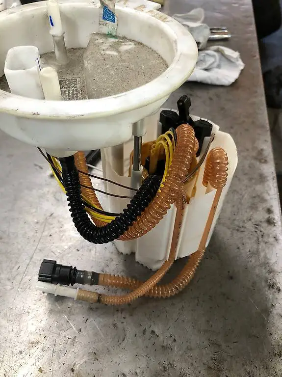 Kraftstoffpumpe BMW X1 2.0 Diesel 4X4