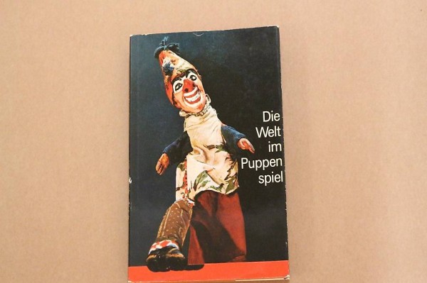 Silva-Buch DIE WELT IM PUPPENSPIEL