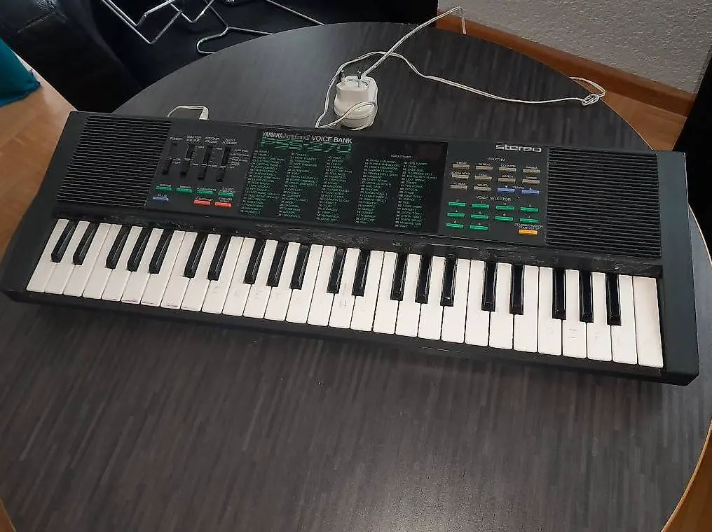 Yamaha Vintage Retro Keyboard