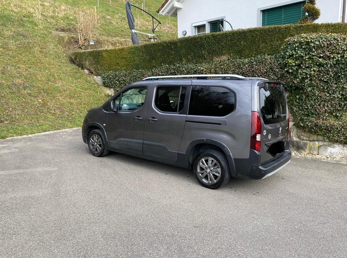 Peugeot Rifter Occasion mit massgefertigter Hundebox