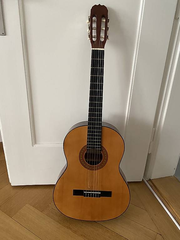 Akustische Gitarre mit Zubehör