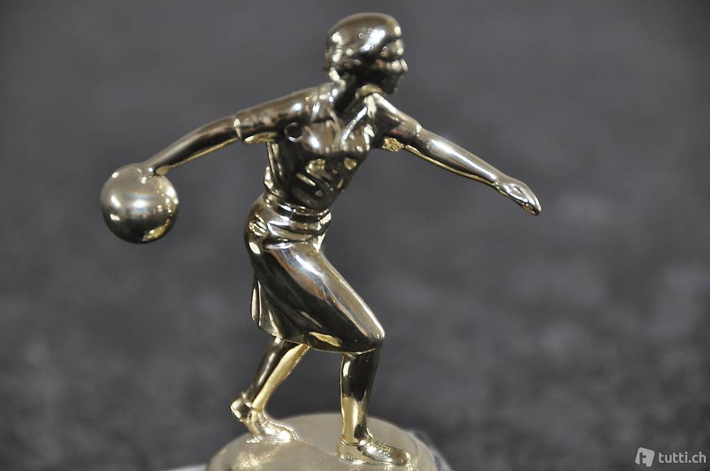 Figur Pokal Sportpreis Frauen Kegeln