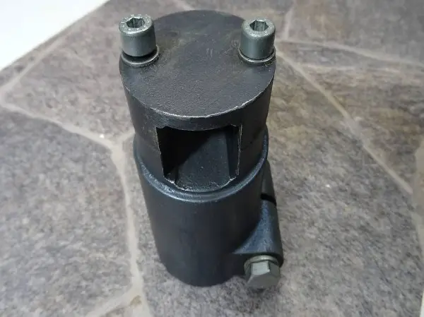 Klemmstück für 50mm Rohr und 30x30mm Vierkantrohr