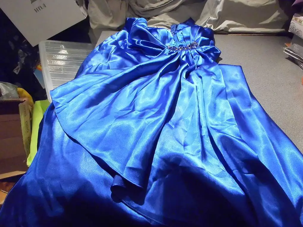 Abendkleid Grösse 4, LM Collection blau / silberfarbige Sch