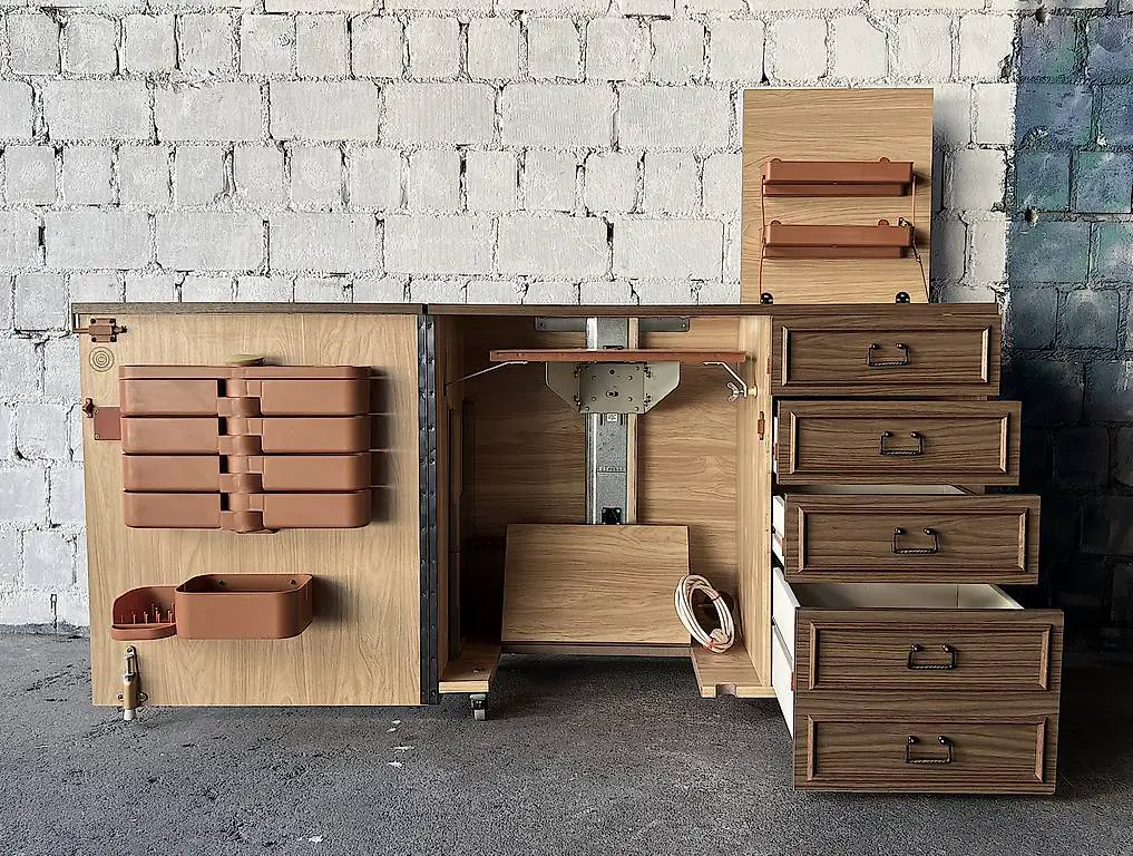 Occasion Horn Collection Nähmaschinenmöbel für BERNINA