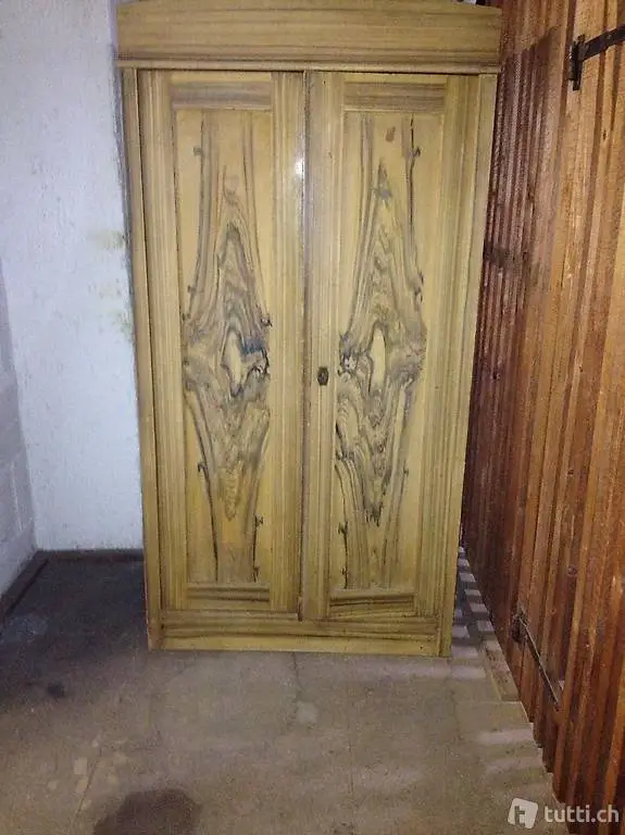 Sehr alte Schrank Fr600 über 60 Jahren Alt