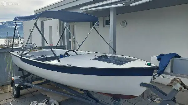 Motorboot mit Trailer