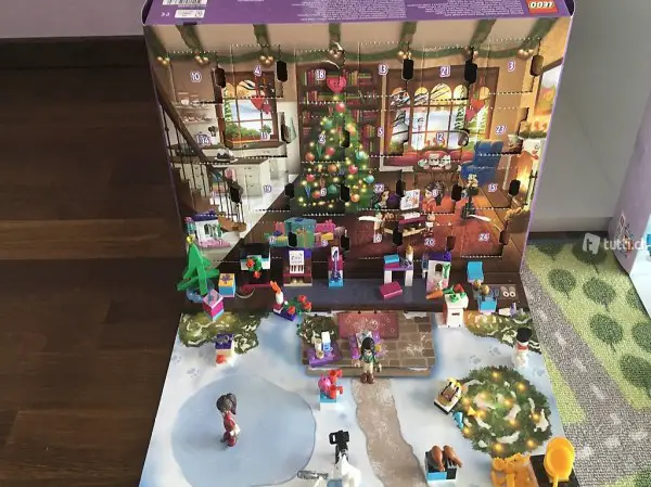 Lego Friends Adventskalender Zu Hause unter Weihnachtsbaum