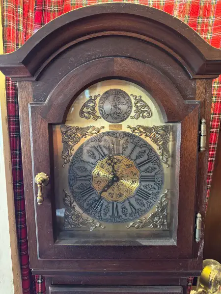 Standuhr mit mechanischen Uhrwerk