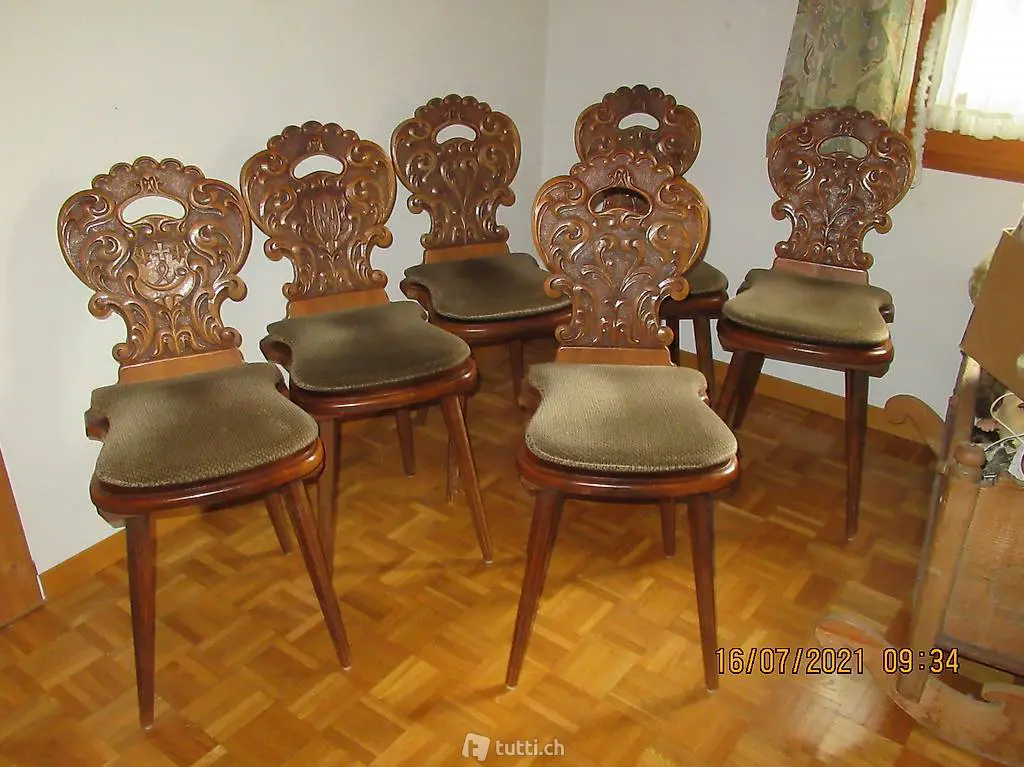 Stabellen, Nussbaum Rückenlehne geschnitzt