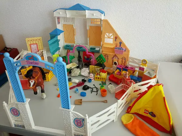 Barbie reitet in den Sonnenuntergang, Reiterhof zu verkaufen