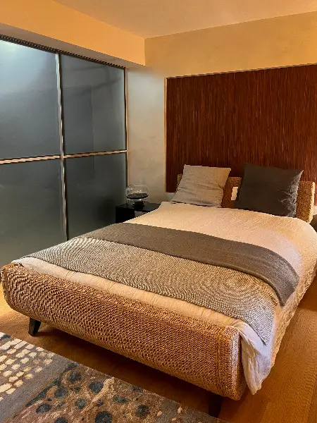 Bett Lawrence Lambert mit Bettinhalt Riposa