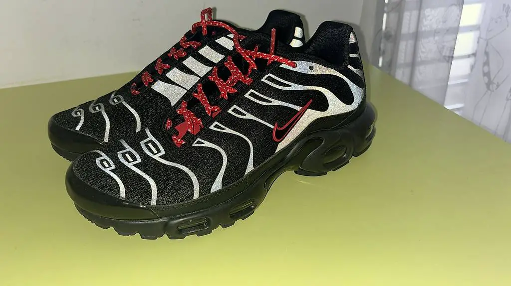 Nike Air Max Plus TN Black Red Reflective