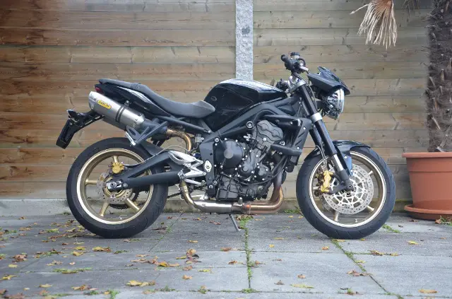 TRIUMPH Street Triple 675