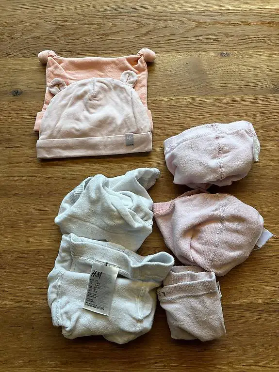 Strumpfhosen u Mützen