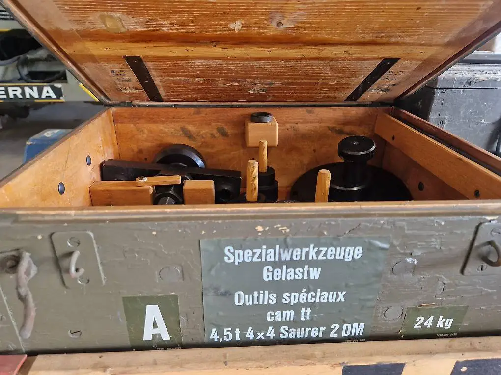 Saurer Spezial Werkzeug