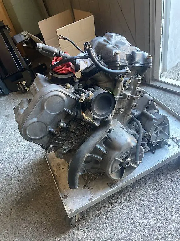 Aprilia RSV 1000 Motor