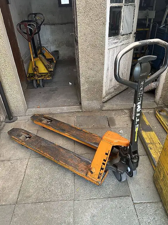 Robuster Hubwagen STILL Paletten Rolli