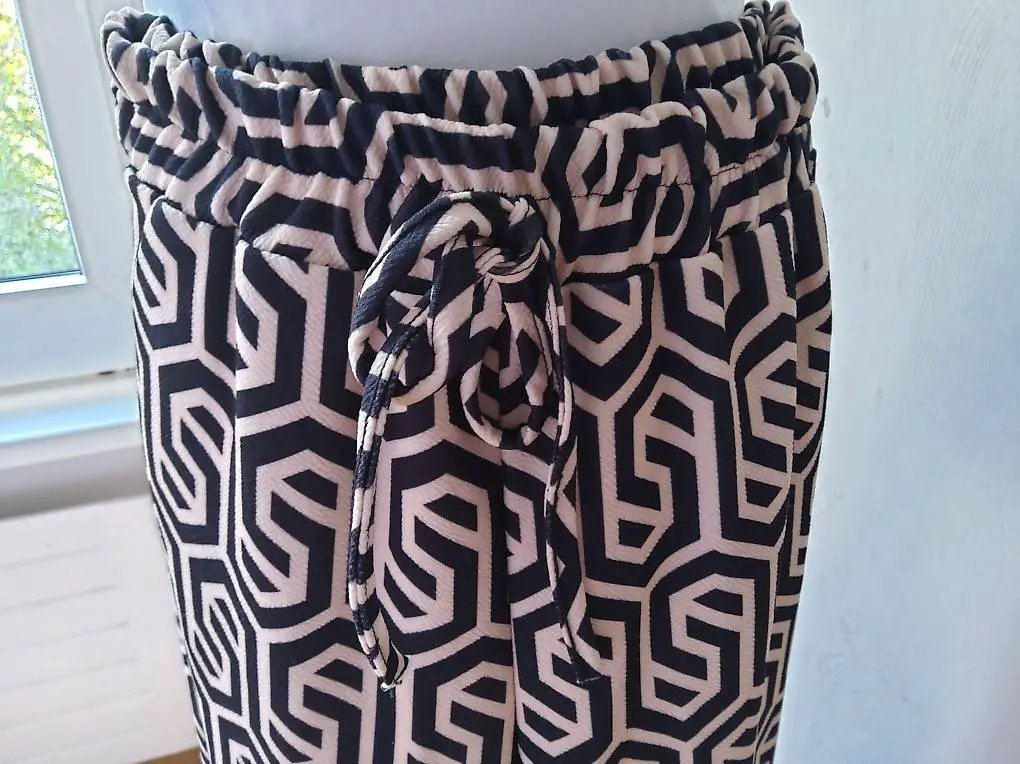 Weite Palazzo Hosen 1Size S 36, M 38, L 40 schwarz/beige