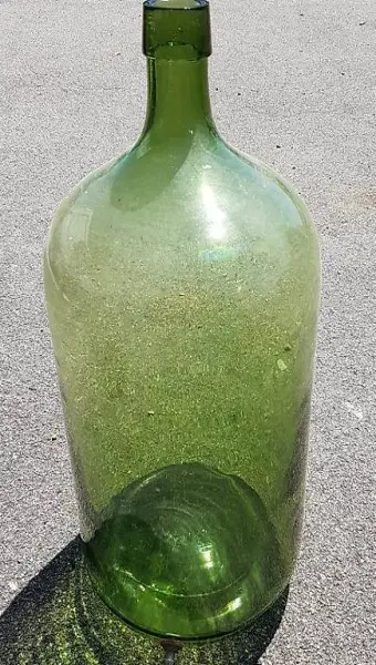 alte schwere Glasflasche mit Auslauf Höhe 57cm