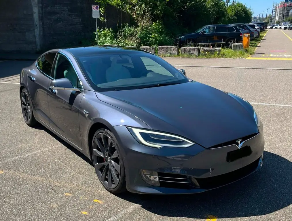 TESLA Model S Ludicrous Performance