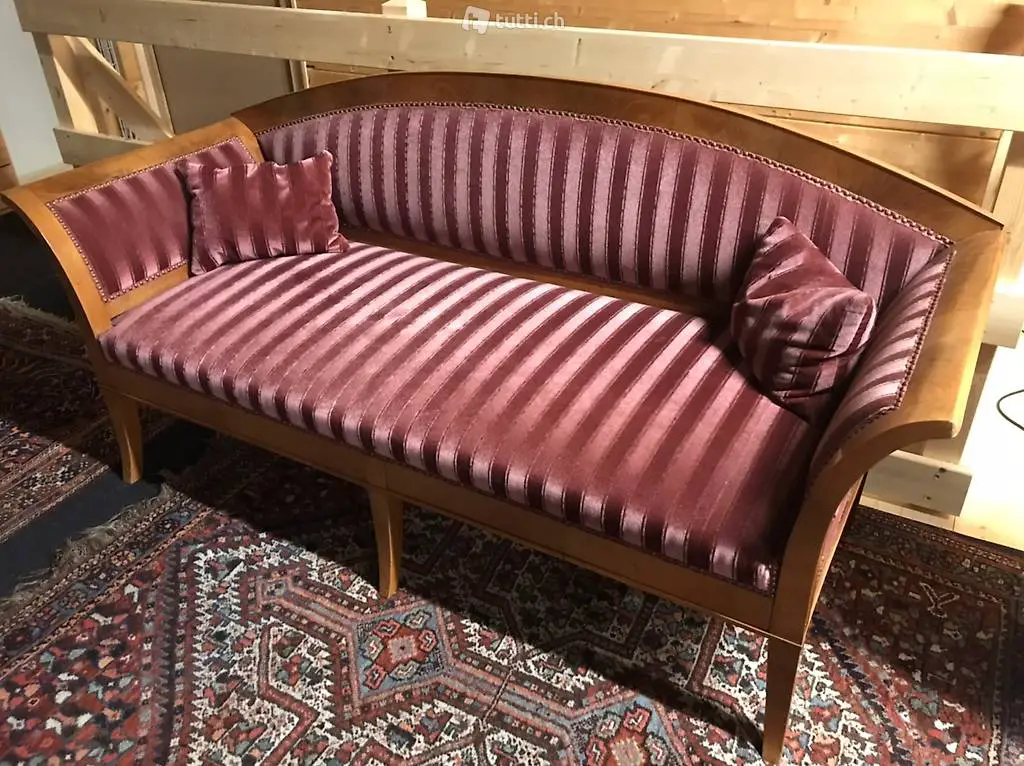 AntiquitätSehr schönes und perfektes Biedermeier-Sofa