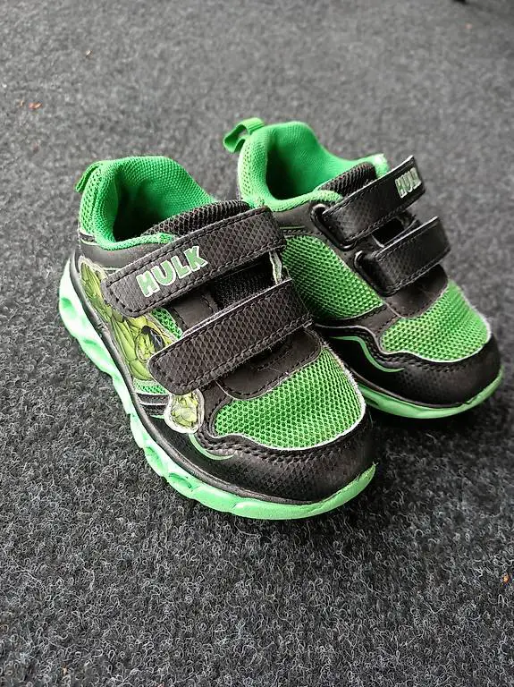 Kinder Sneakers Gr. 24