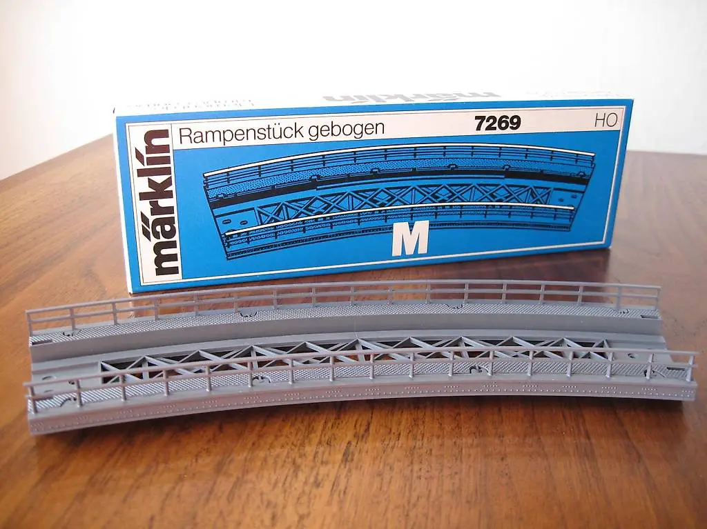 Märklin Spur HO 7269 Rampenstück gebogen / Elément de rampe