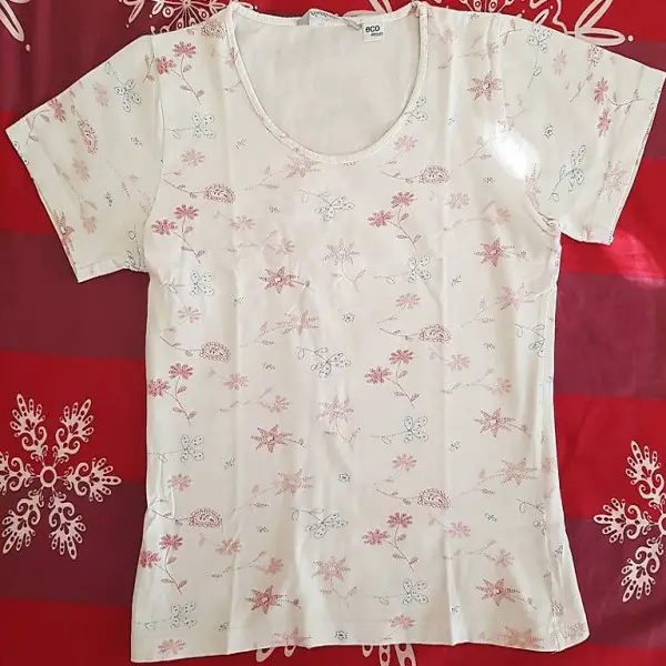 weisses T-Shirt mit Blumen M 95% Baumwolle eco product