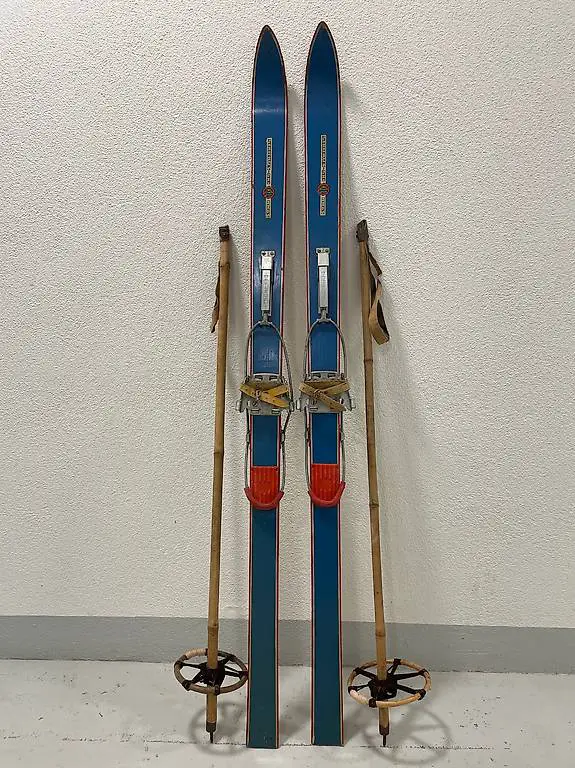 Ski (K 7) , Ski der ca. 1960er Jahre, fahrbar, ohne Kanten