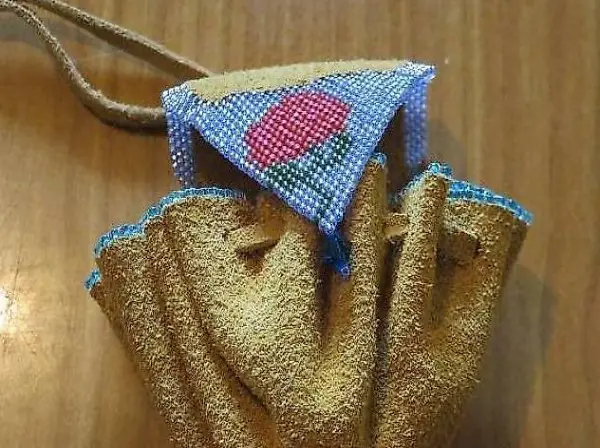 Kleiner Beutel mit Perlen- Deko