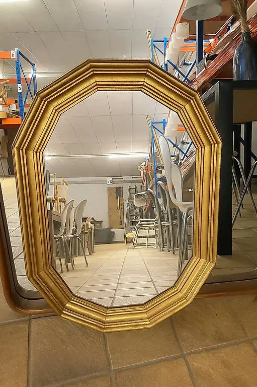 Spiegel, zwölfeckig, mit goldfarbigem Rahmen