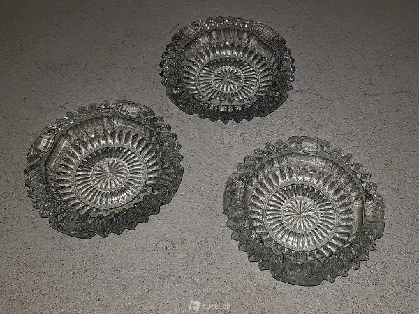 Neue Aschenbecher aus Glas