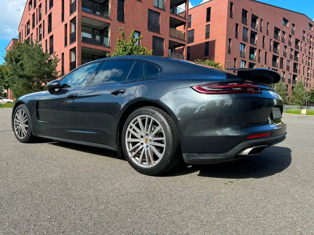 PORSCHE Porsche Panamera 4