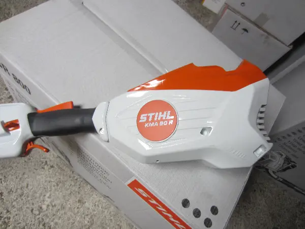 Stihl Kombimotor KMA80R Demomaschine