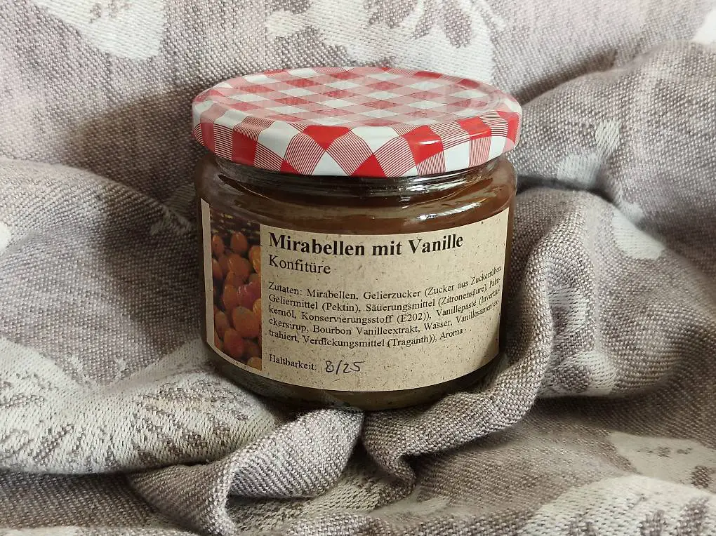 Selbstgemachte Mirabellen und Kischpflaumen Konfitüre