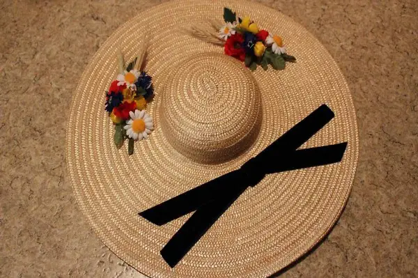 Neuer Trachten Strohhut,Schürze und Kreuz