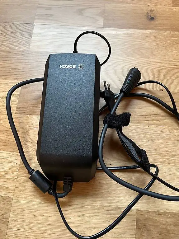 Bosch BCS250 Schnellladegerät für PowerPack Velo Akku