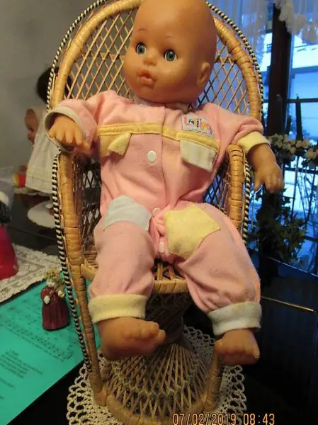  Puppe mit Schlafaugen im Pijamadress , weichem Körper