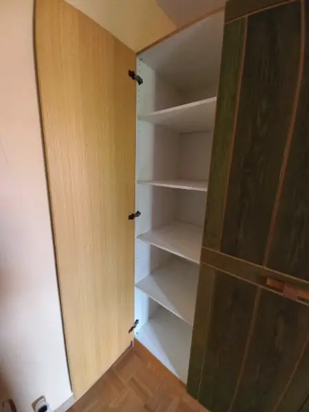 Kleiderschrank