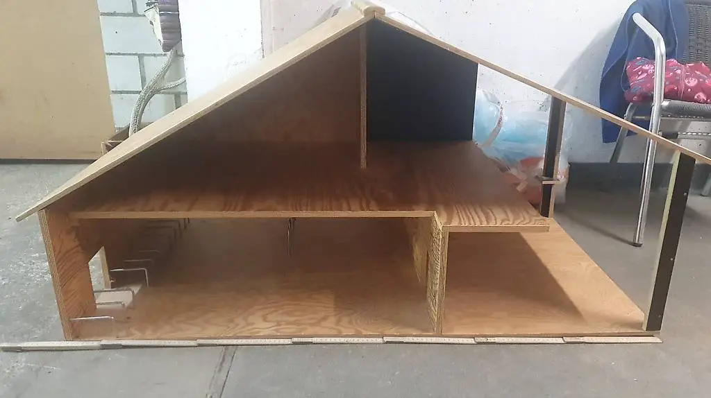 Sehr grosser Stall, Holzstall