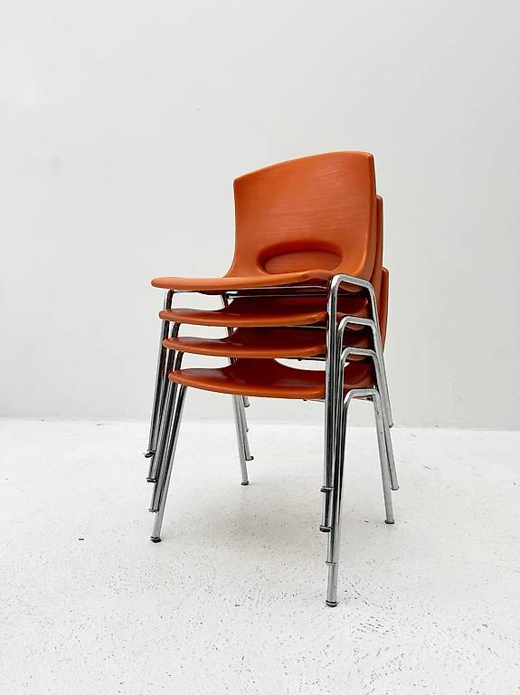 Bridget Stapelstühle von SW Design & Moulding (England)