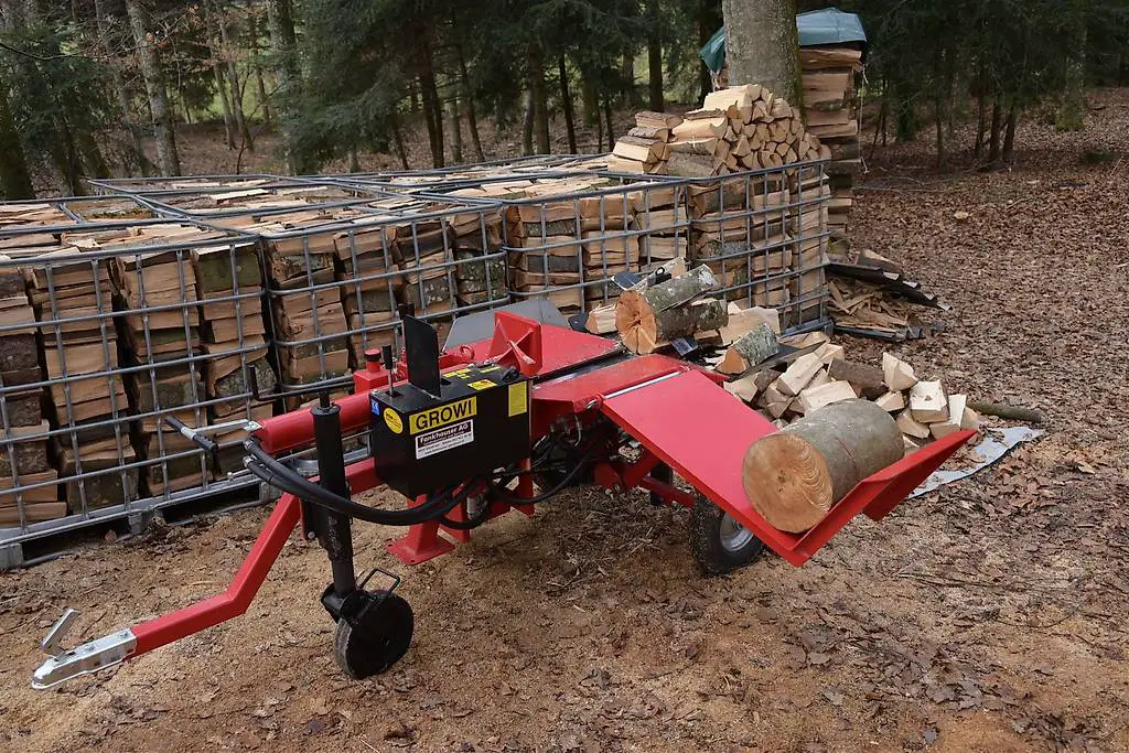 Mobiler Spaltservice Brennholz Spaltmaschine Lohnspalten
