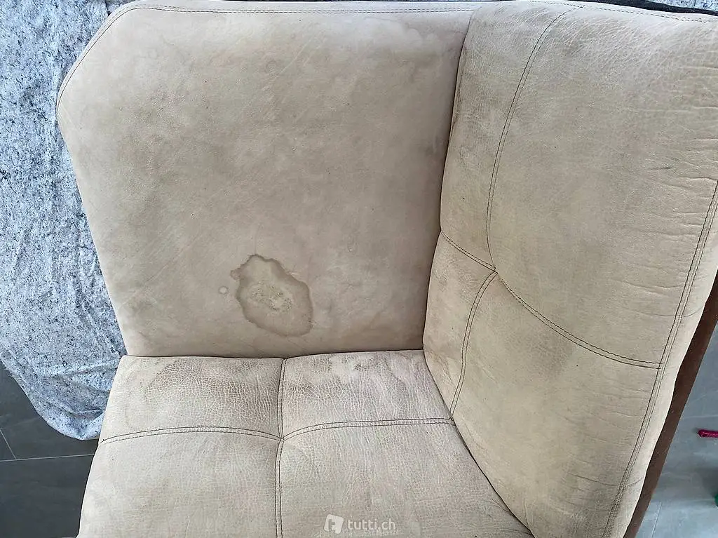  Pulizia professionale divani a Domicilio