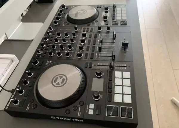 Native Instruments Traktor Control SC MKZ DJ-Controller