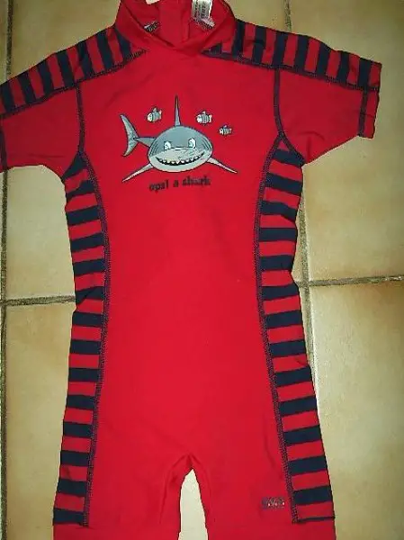 UVP Badeanzug Sonnenschutz Knaben 98 NEU